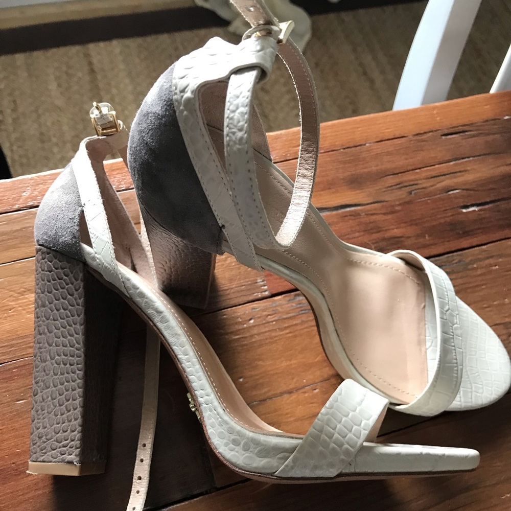 POUR LA VICTOIRE Heels